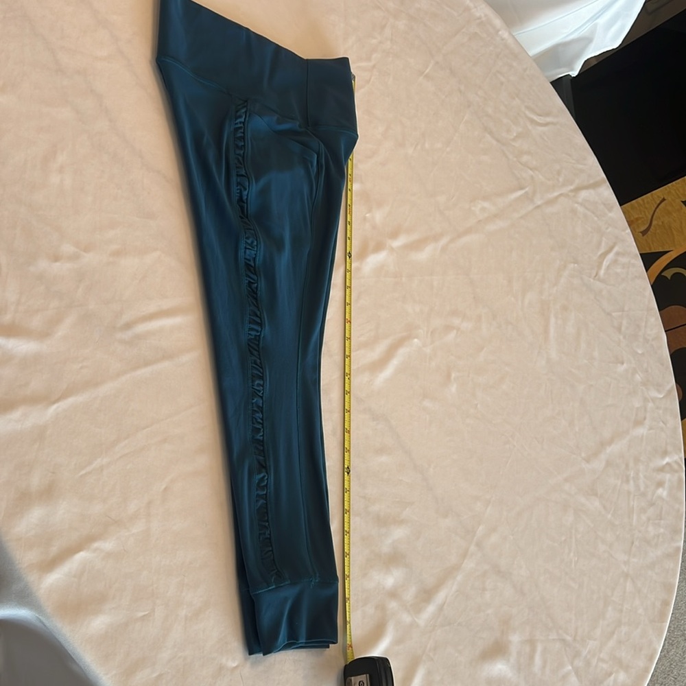 Rouched Athleta 7/8 tight with pockets - Picture 4 of 8